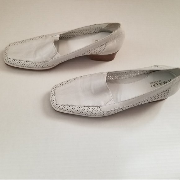 **SOLD** Amalfi by Rangoni women’s white Leather classic Loafers size 9B - Picture 6 of 8